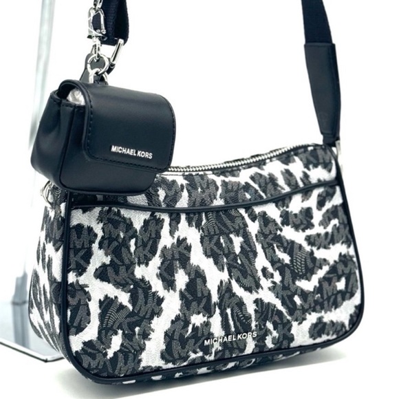 Michael Kors Mk3465 Wearing Michael Kors Ladies Watch Pyper MK4593